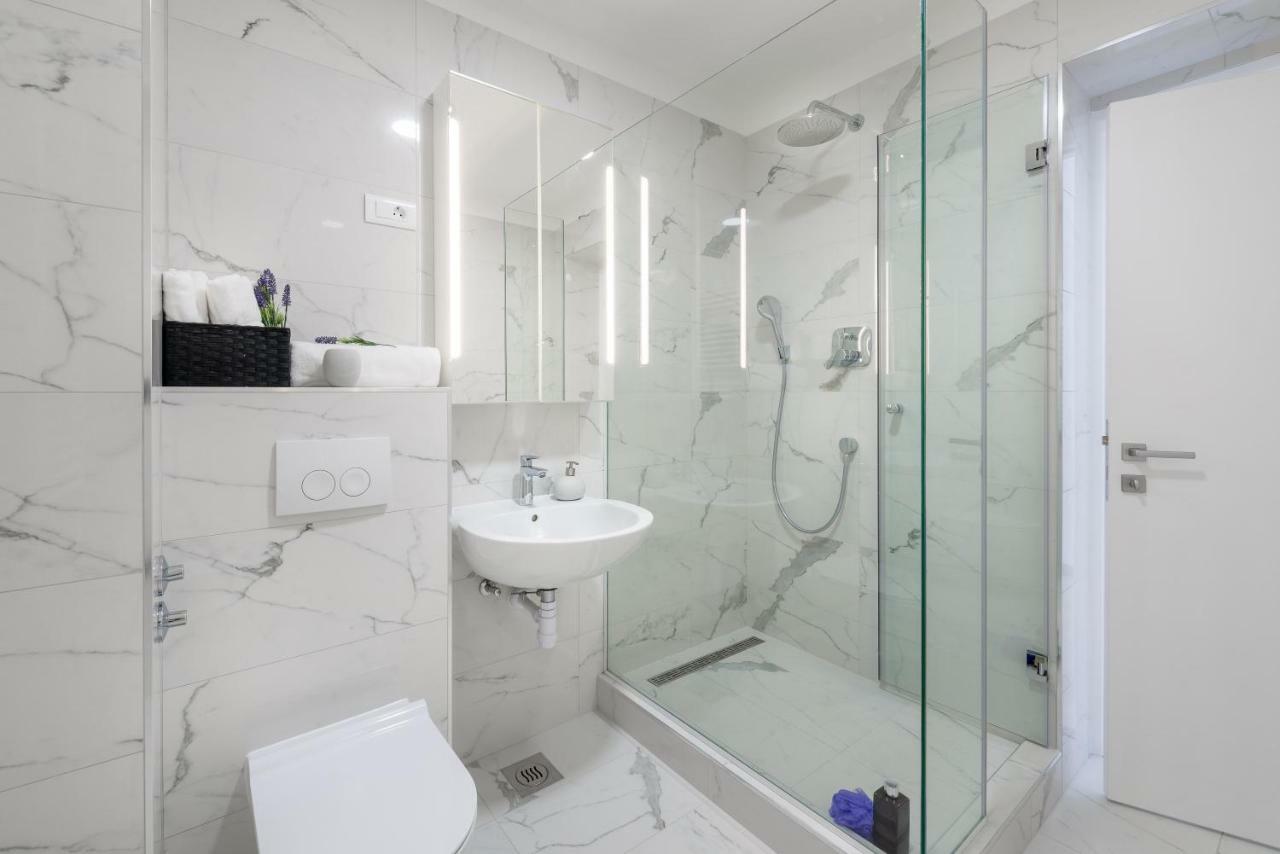 Urban Chic Luxe Apartments Near Beach Bacvice & Centre سبليت الغرفة الصورة